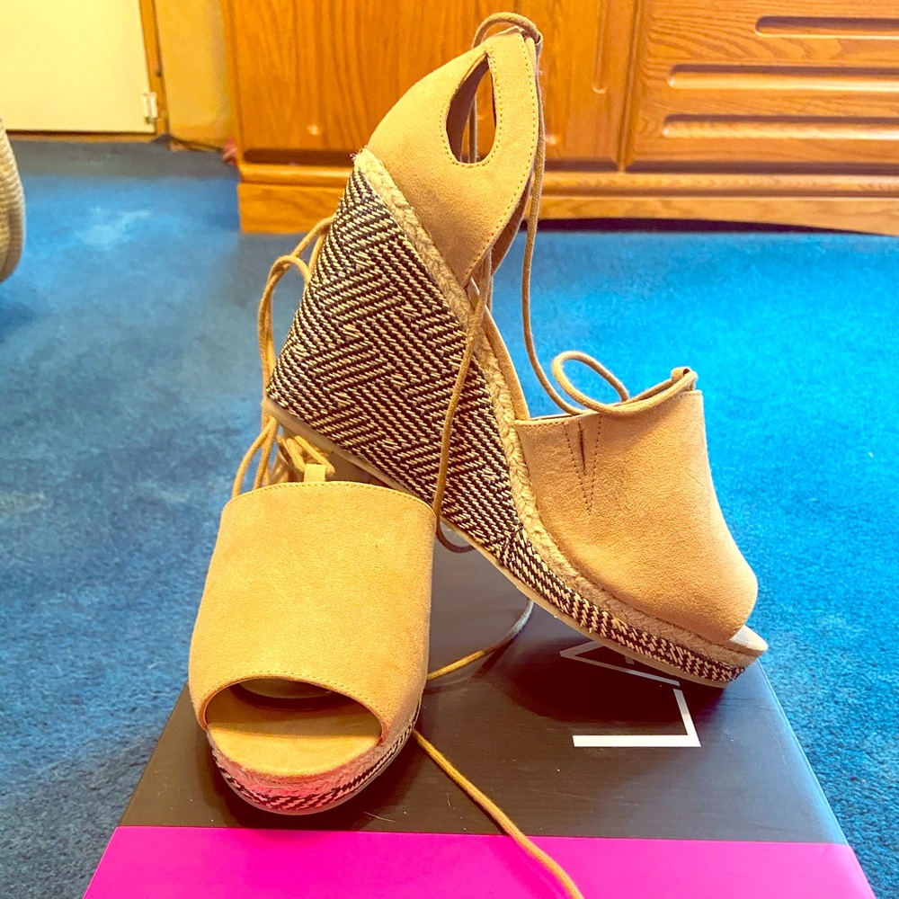 Beige laced mules